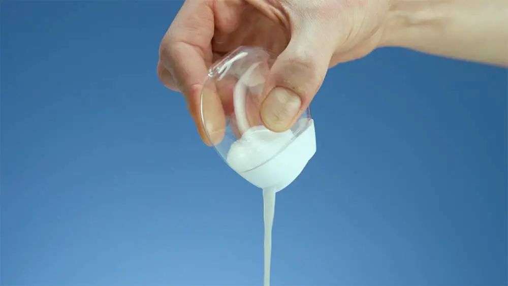 再也不用「擠牙膏」，高露潔換上的「潤滑劑」包裝，讓牙膏從此一滴不剩