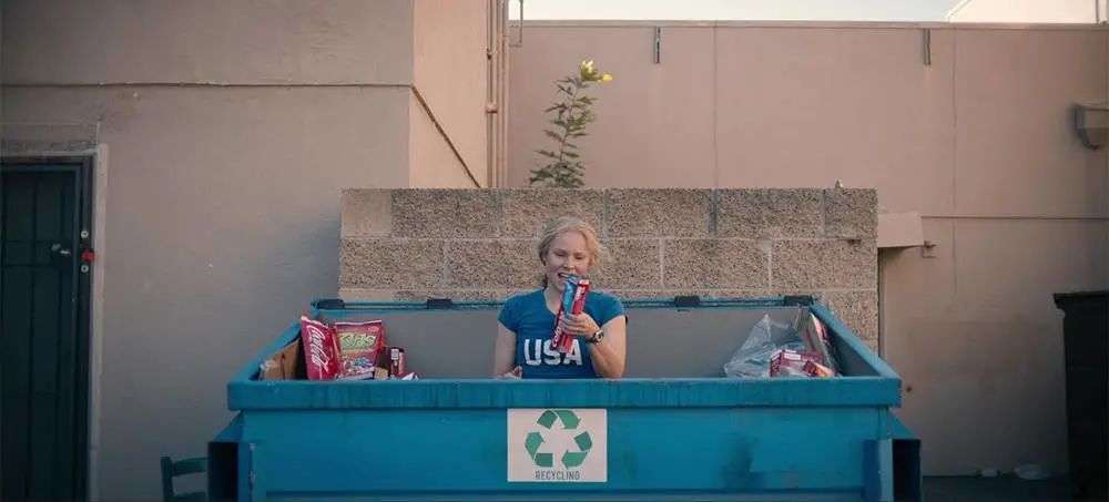 再也不用「擠牙膏」，高露潔換上的「潤滑劑」包裝，讓牙膏從此一滴不剩