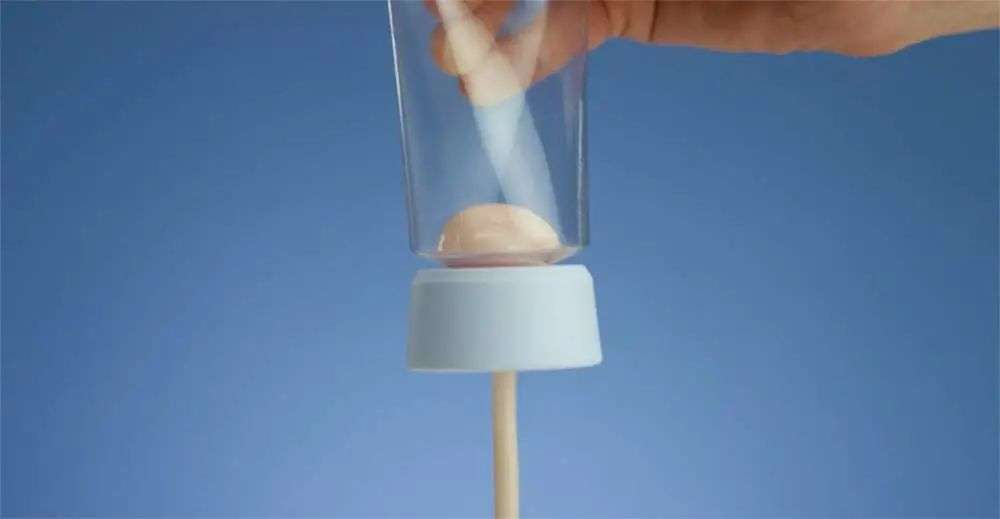 再也不用「擠牙膏」，高露潔換上的「潤滑劑」包裝，讓牙膏從此一滴不剩